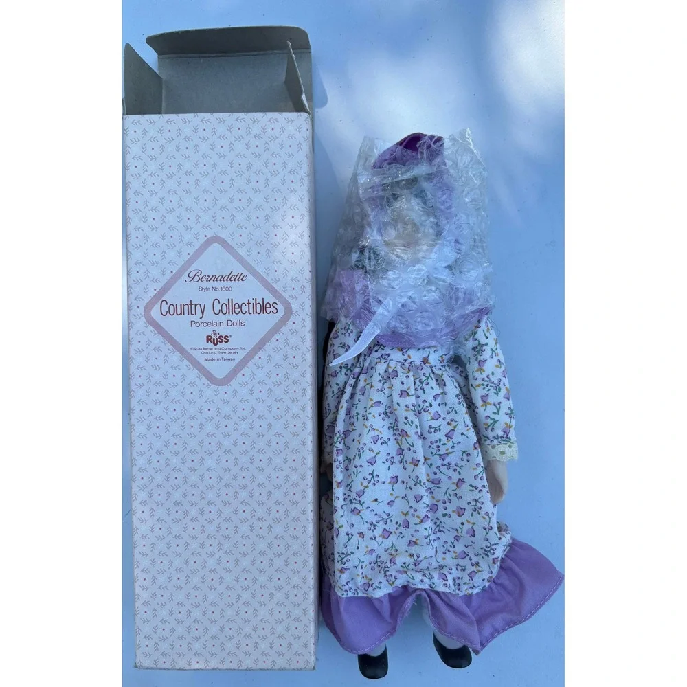Vintange Russ Country Collectibles Bernadette Porcelain Doll NIB‎ Retro